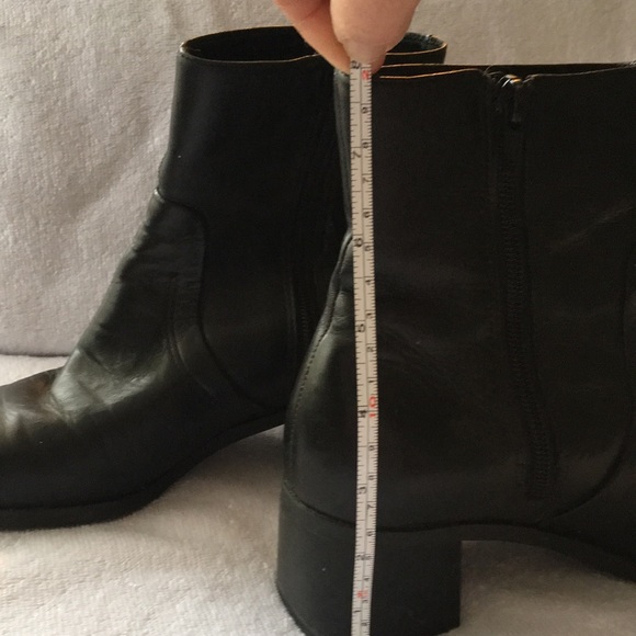 Naturalizer Black Leather Ankle Boot  size 71/2 M - Picture 6 of 8